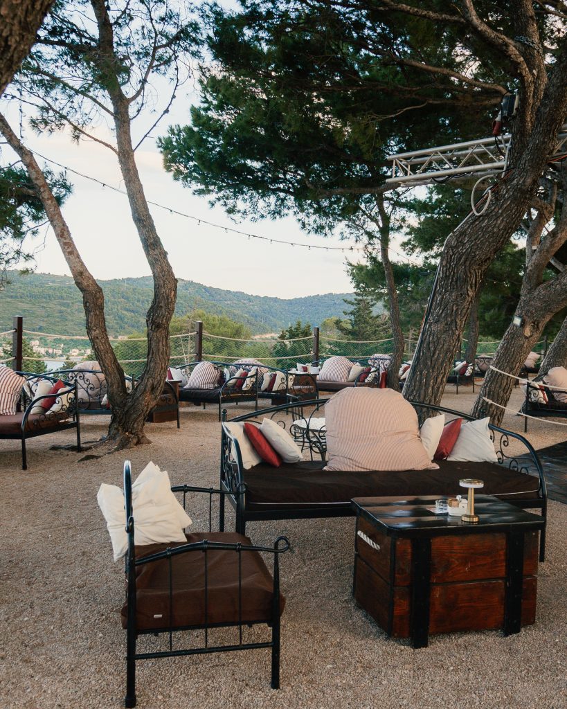 Garden Lounge Bar Fort George